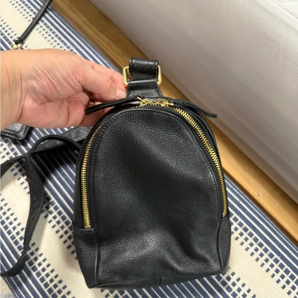 Quince Italian Leather Sling Pack - Picture 14 of 15